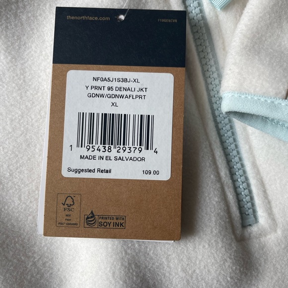 The North Face Retro Denali Jacket Kids XL NWT - Picture 9 of 9